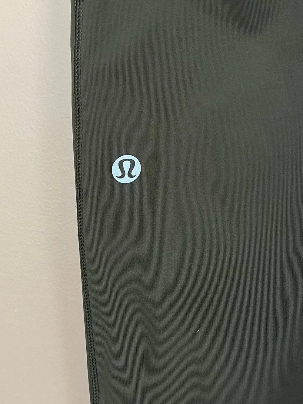 {Lululemon} Speed Up Tight Full-On Luxtreme 28